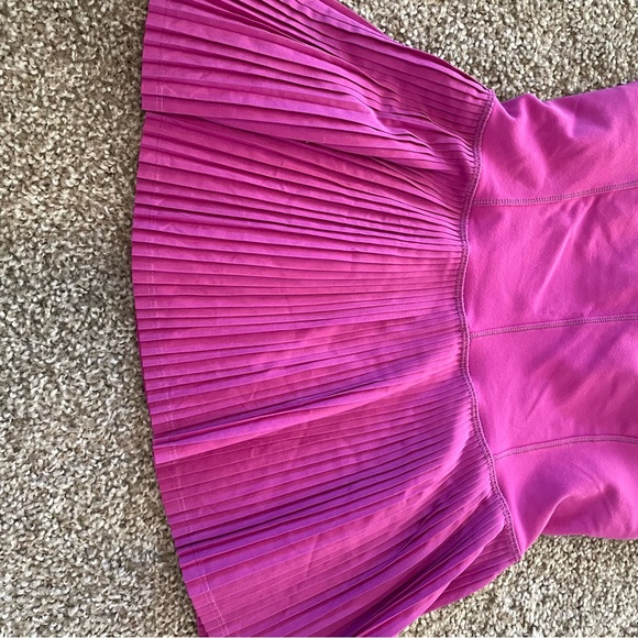 Lululemon Pleated City Tank top - Picture 4 of 9